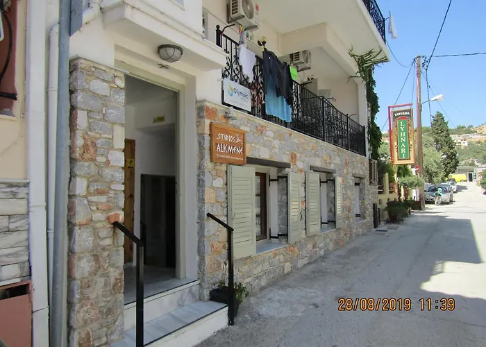 Alkmene Aparthotel 4*